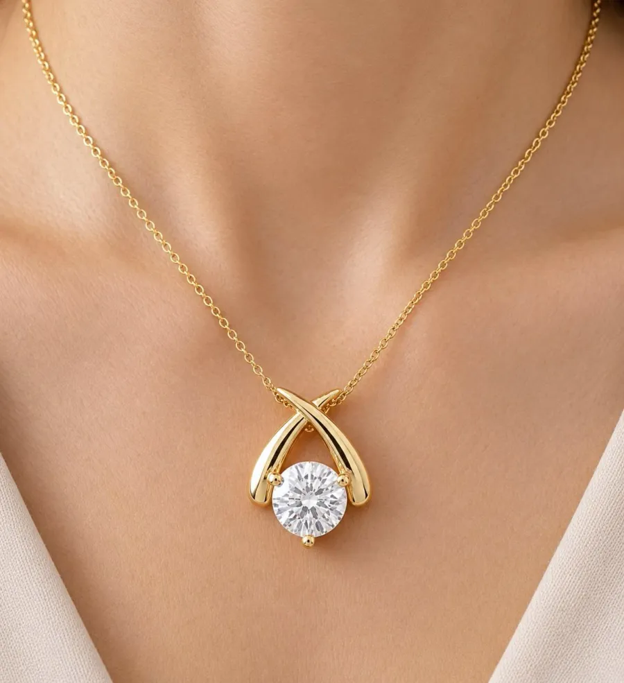 Round diamond solitaire pendant on a yellow gold chain